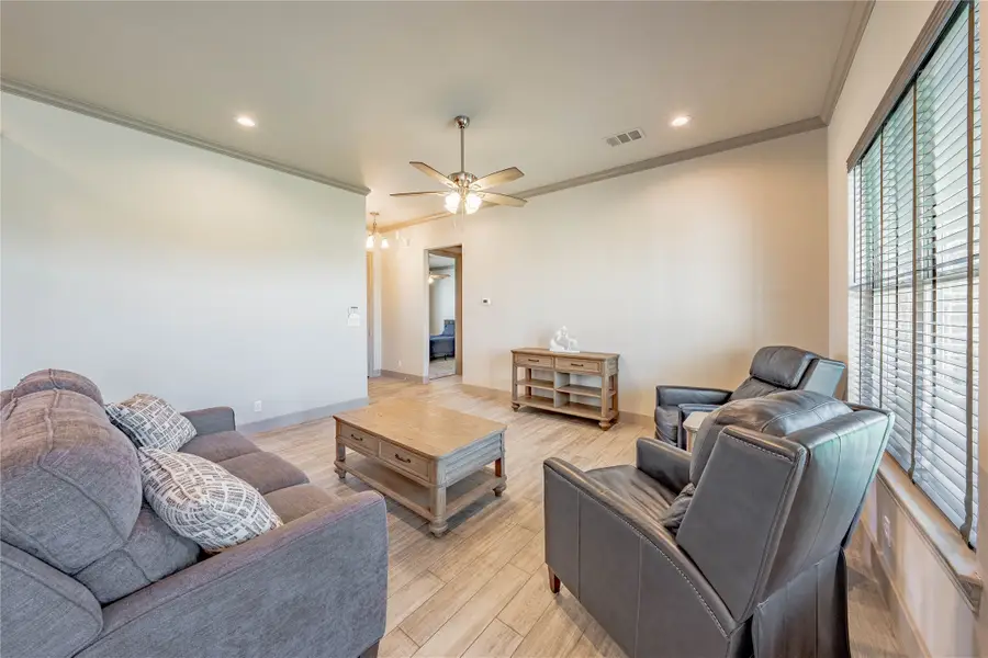 417 W Andrew Drive, Mabank, TX 75147 - Image #3