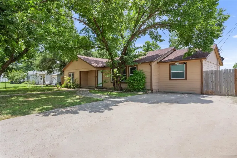 102 E Southland Avenue, Marlin, TX 76661 - Image #2