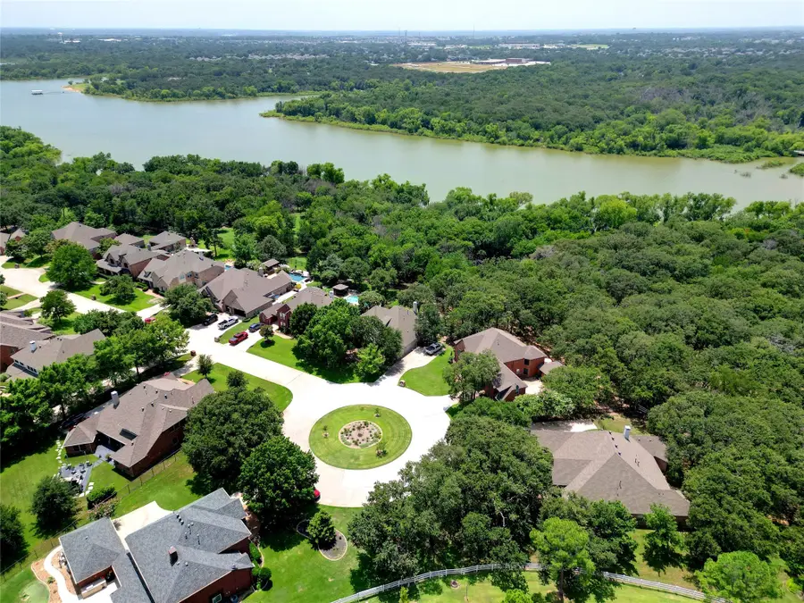 1100 Cogburn Court, Shady Shores, TX 76208 - Image #3