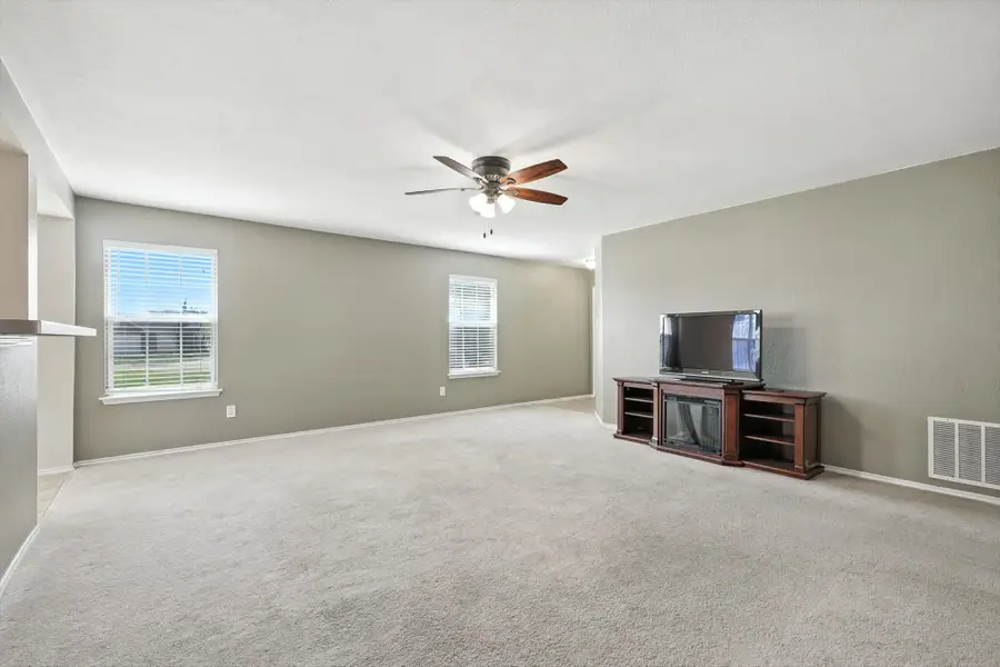 1101 Castle Top Drive, Fort Worth, TX 76052 - Image #3