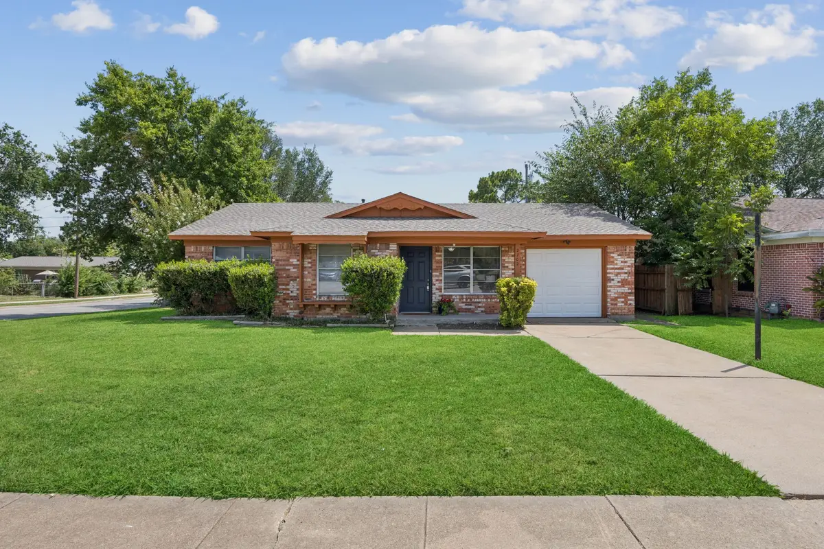 2702 Morgan Drive, Irving, TX 75062 - Image #1