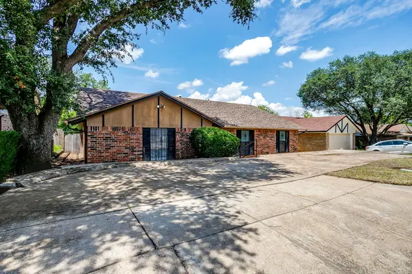 2862 Southpark Lane, Fort Worth, TX 76133