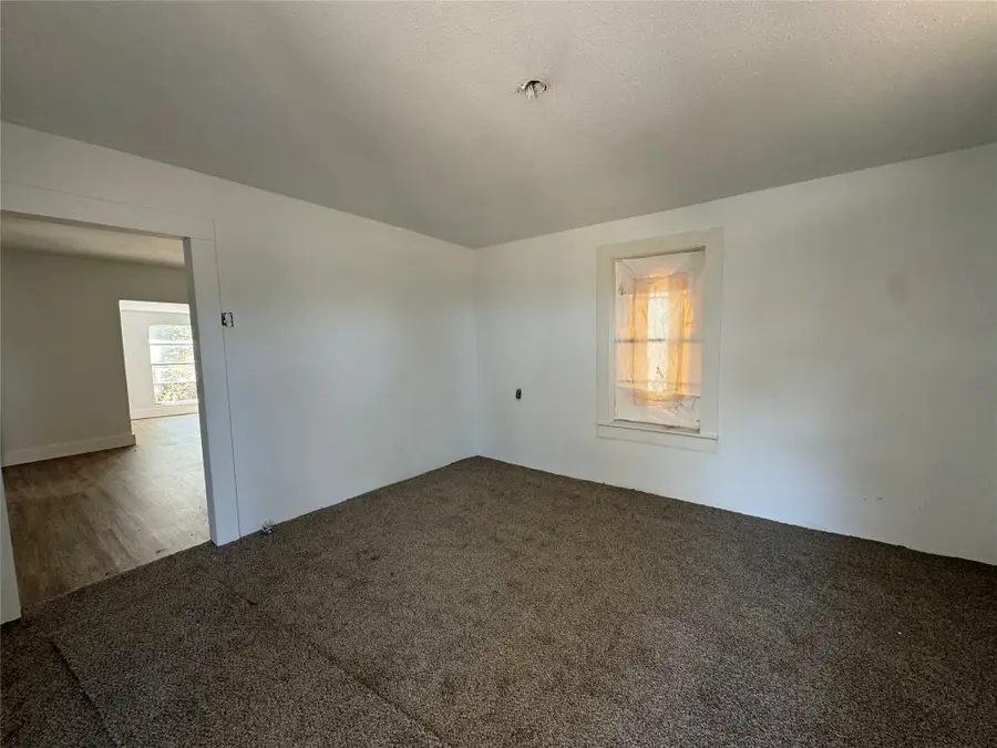 125 W Crawford Street, Mingus, TX 76463 - Image #3