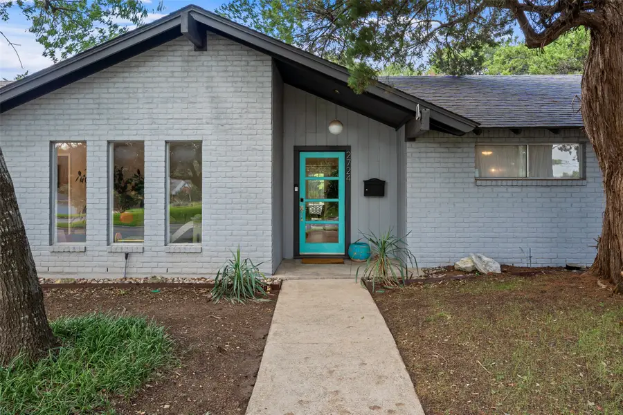 2724 Wooded Acres Drive, Waco, TX 76710 - Image #2