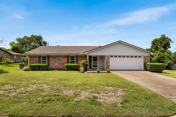 308 Dixon Drive, Hewitt, TX 76643