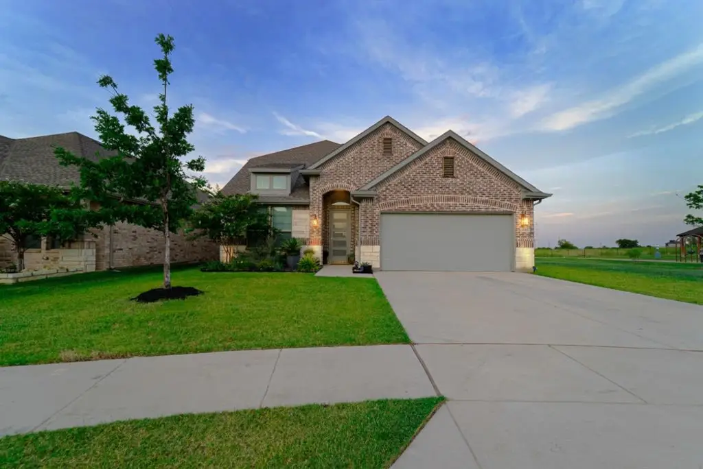 1120 Stallion Lane, Justin, TX 76247 - Image #1