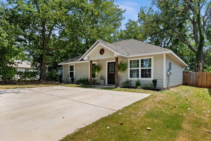 112 Buchanan Street, Whitesboro, TX 76273 - Image #2