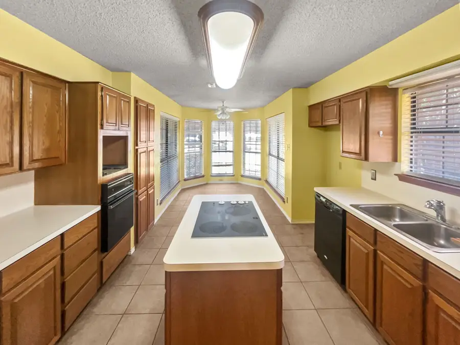 7104 Melissa Court, North Richland Hills, TX 76182 - Image #3