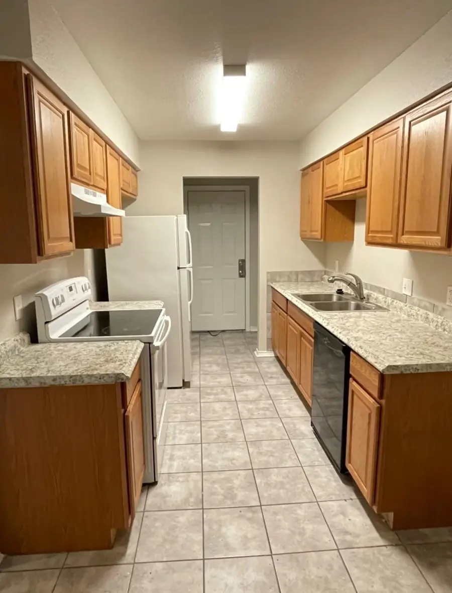 6717 Loma Vista Drive, Fort Worth, TX 76133 - Image #2