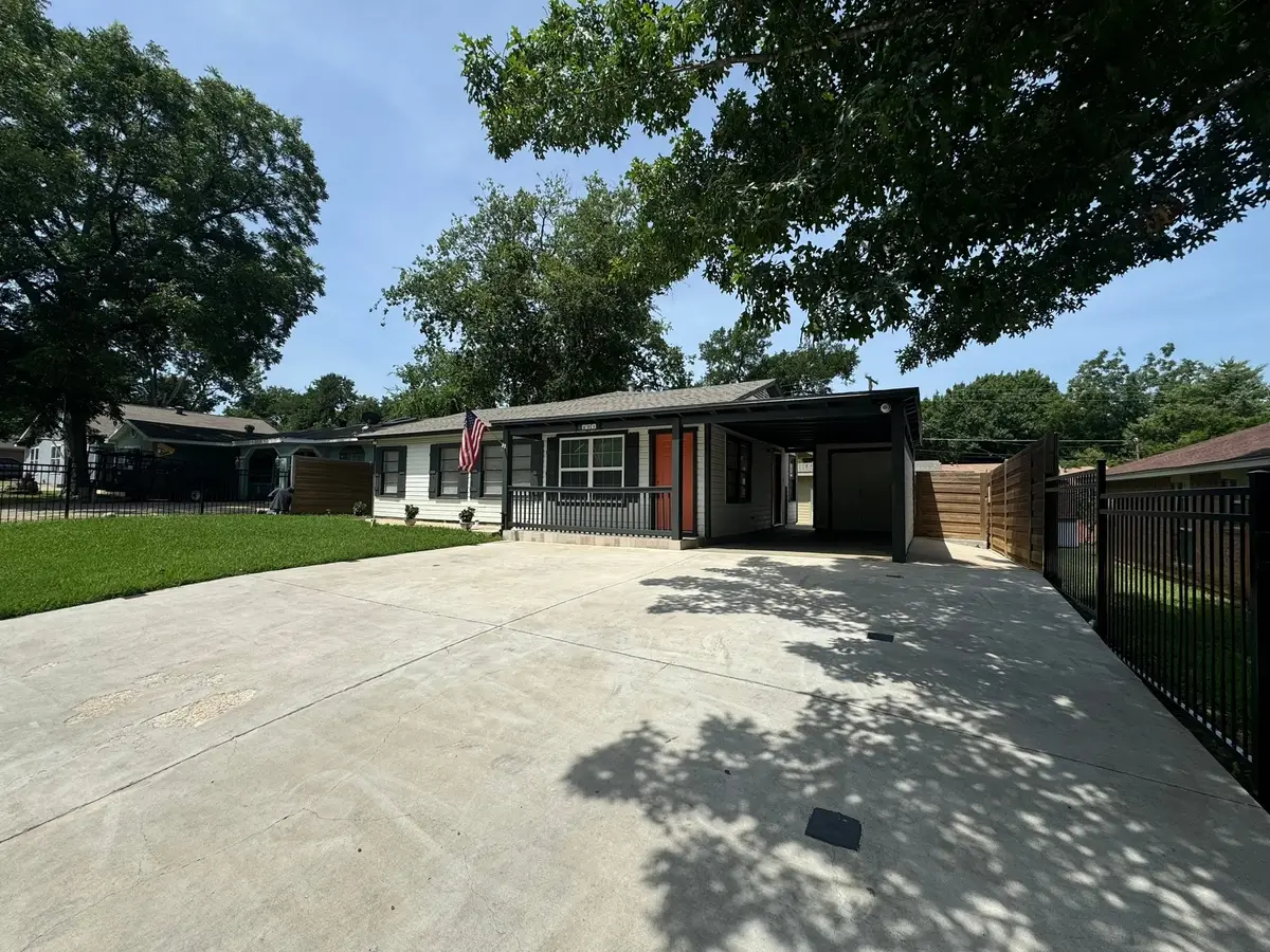 805 NE 23rd Street, Grand Prairie, TX 75050 - Image #1