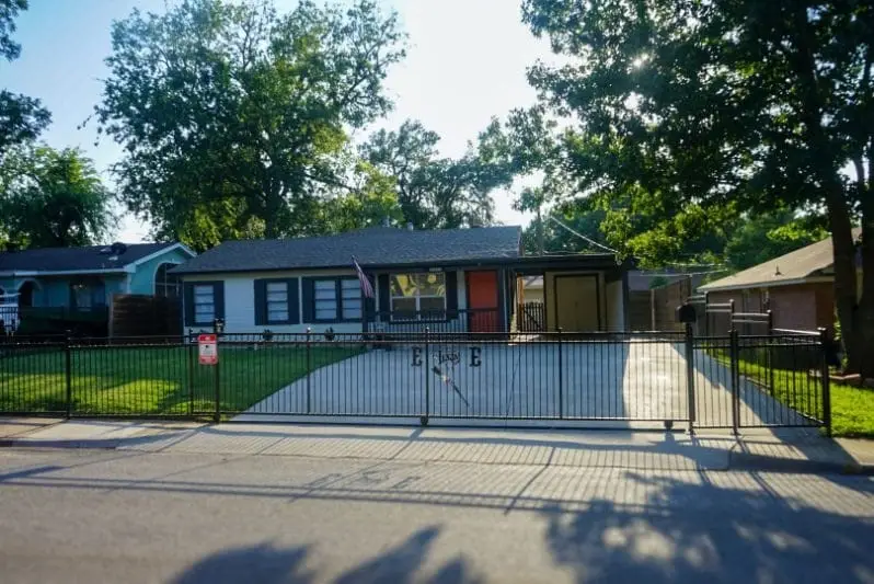 805 NE 23rd Street, Grand Prairie, TX 75050 - Image #2