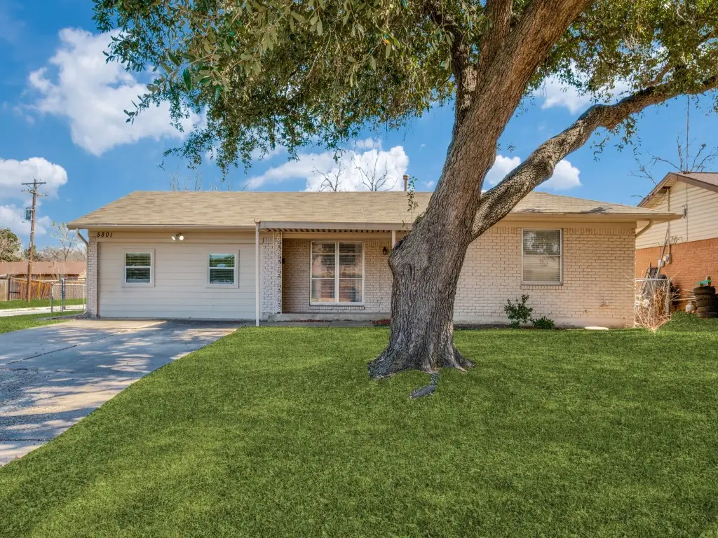 5801 Walraven Circle, Fort Worth, TX 76133 - Image #1