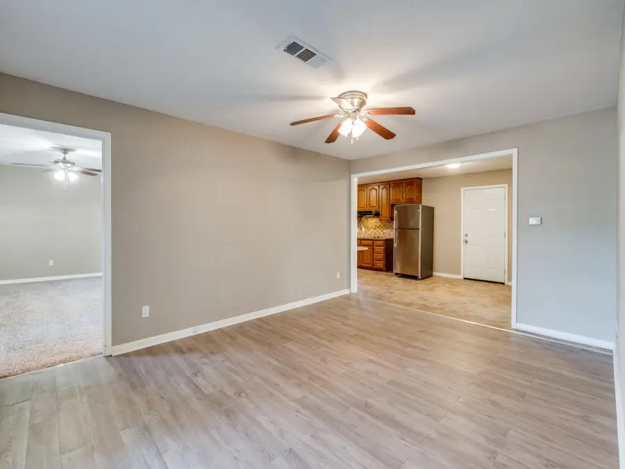 5801 Walraven Circle, Fort Worth, TX 76133 - Image #2