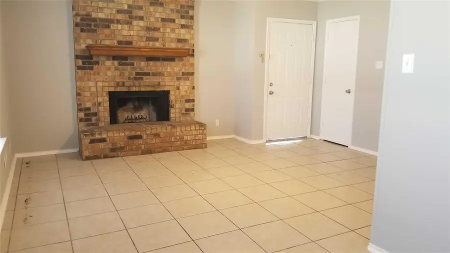 1730 Justin Lyn Street, Arlington, TX 76012 - Image #2