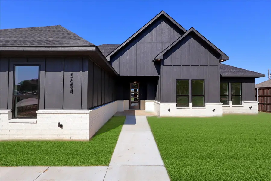 5654 Herkes Court, Fort Worth, TX 76126 - Image #2