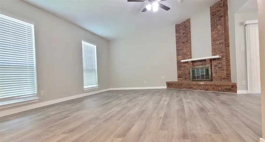 7331 Emory Oak Lane, Dallas, TX 75249 - Image #3