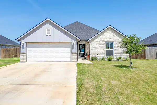 220 Poinsetta Drive, Palmer, TX 75152