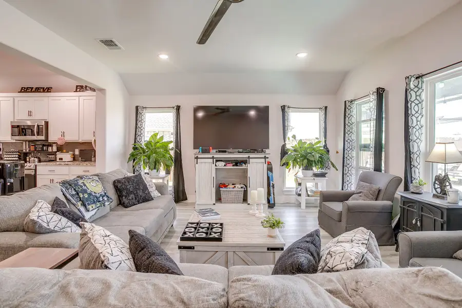 220 Poinsetta Drive, Palmer, TX 75152 - #2