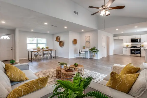 828 Gregory Avenue, Bedford, TX 76022