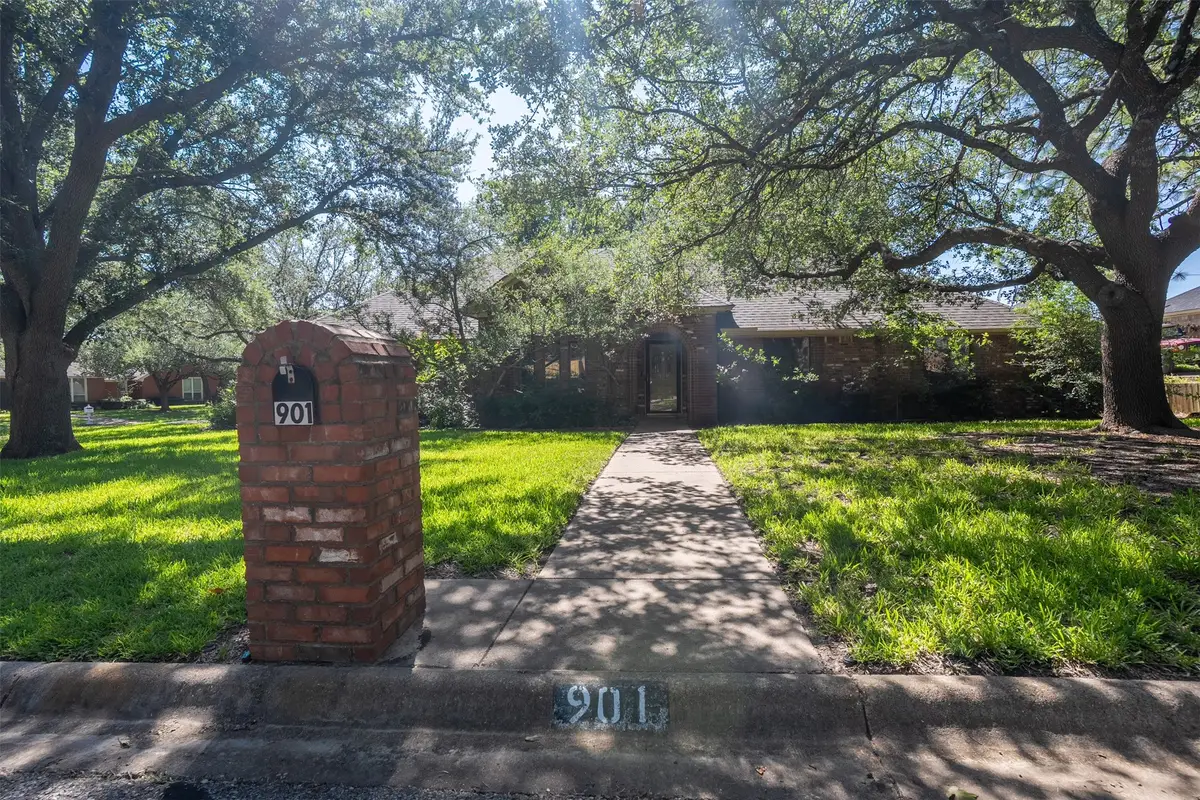 901 Thurman Street, Cleburne, TX 76033 - Image #1