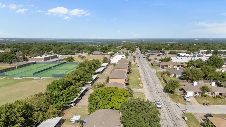 5933 Shadydell Drive, Fort Worth, TX 76135 - Image #3