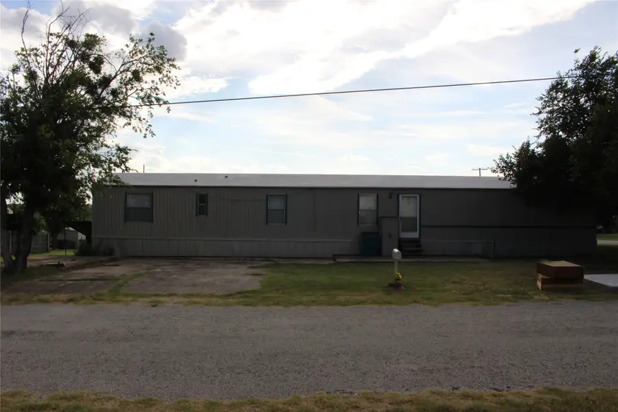 601 S Crockett Street, Henrietta, TX 76365 - Image #2