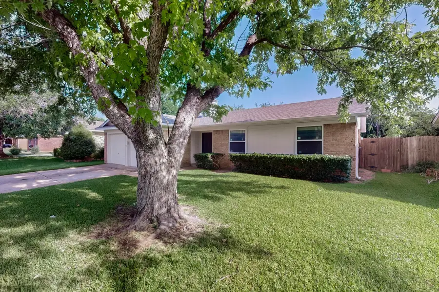 713 Dewberry Drive, Lewisville, TX 75067 - Image #2
