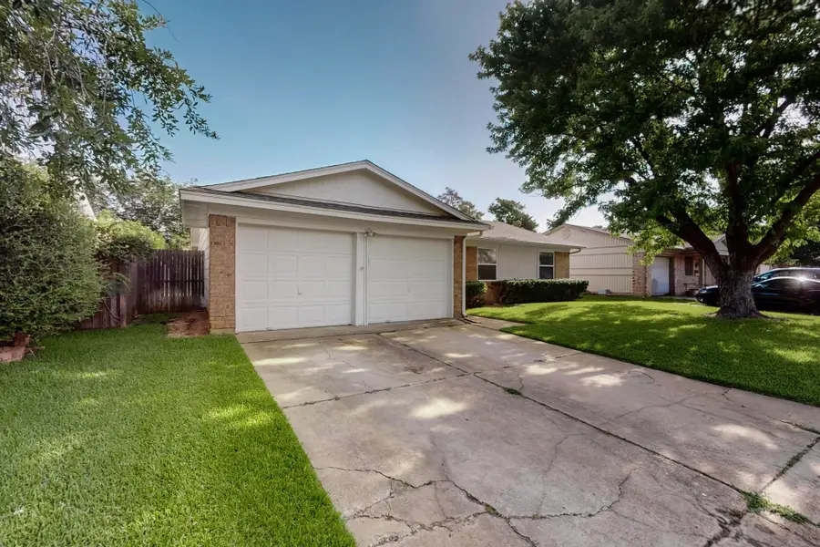 713 Dewberry Drive, Lewisville, TX 75067 - Image #3