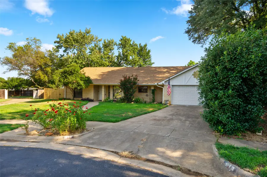 913 Kensington Court, Bedford, TX 76021 - Image #2