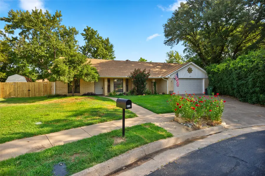 913 Kensington Court, Bedford, TX 76021 - Image #3