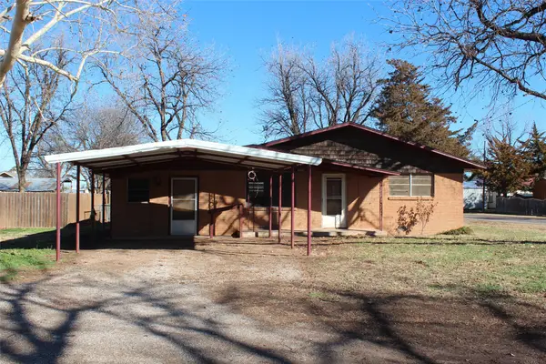 610 S 3rd Street, Knox City, TX 79529