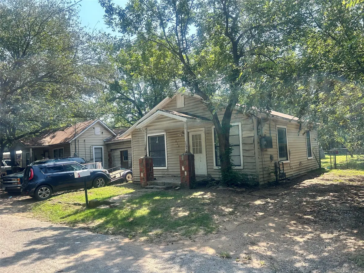 412/410 Small Street, Bowie, TX 76230 - Image #1