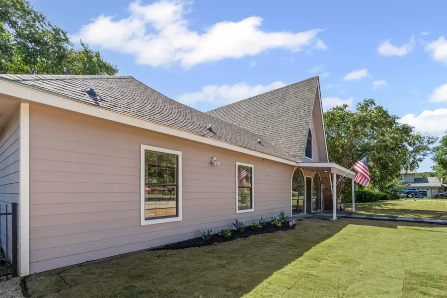 4021 Sioux Court, Granbury, TX 76048 - Image #3