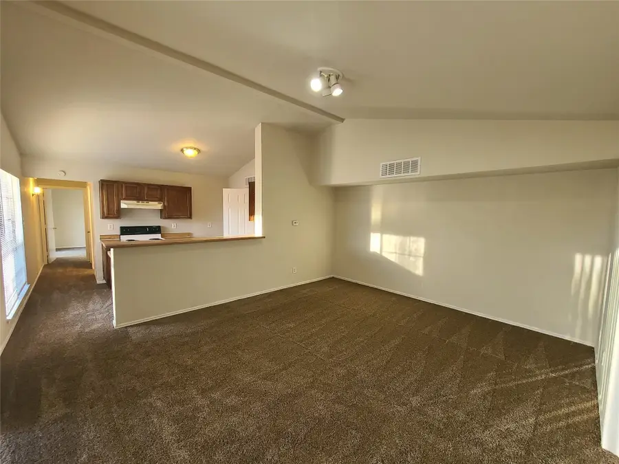 2423 Limestone Drive, Arlington, TX 76014 - Image #2