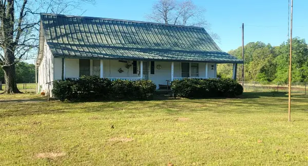 1658 County Road 4305, Annona, TX 75550