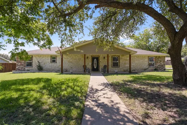 3900 Sundown Drive, Benbrook, TX 76116