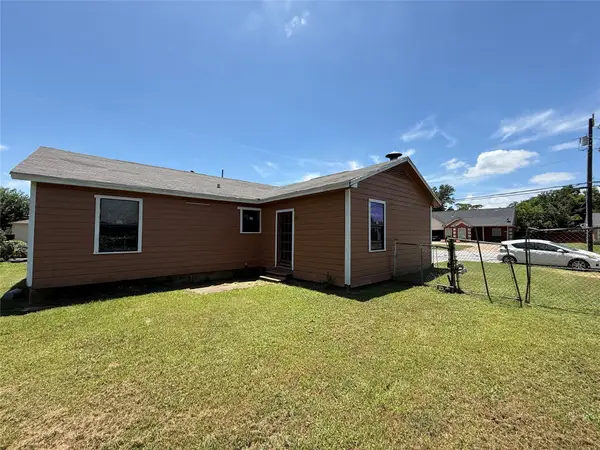 915 S Rockwall Avenue, Terrell, TX 75160