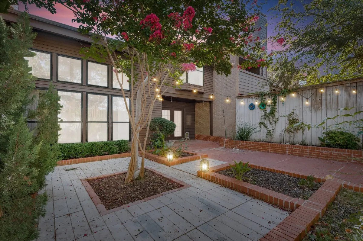 704 Oakwood Trail, Fort Worth, TX 76112 - Image #1