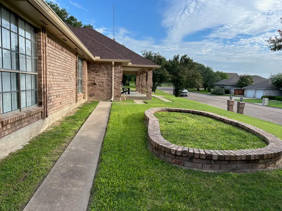 410 Oak Crest, Clifton, TX 76634 - Image #3