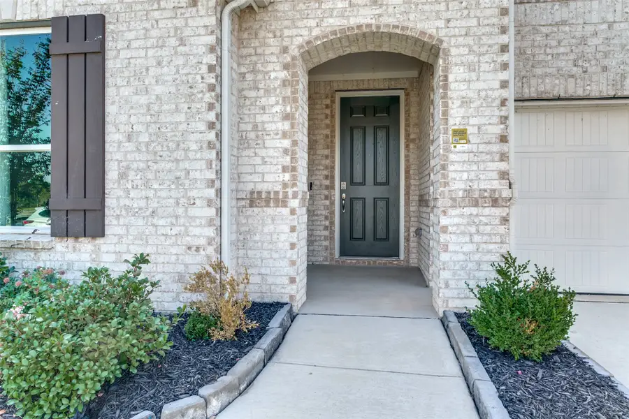 107 Rockwood Drive, Justin, TX 76247 - Image #2