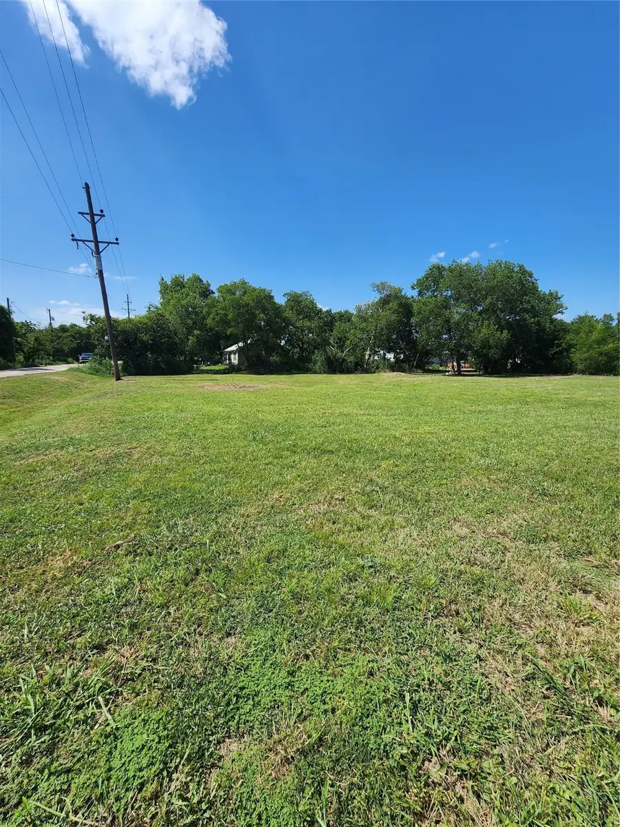 309 S Falls Street, Mart, TX 76664 - Image #2