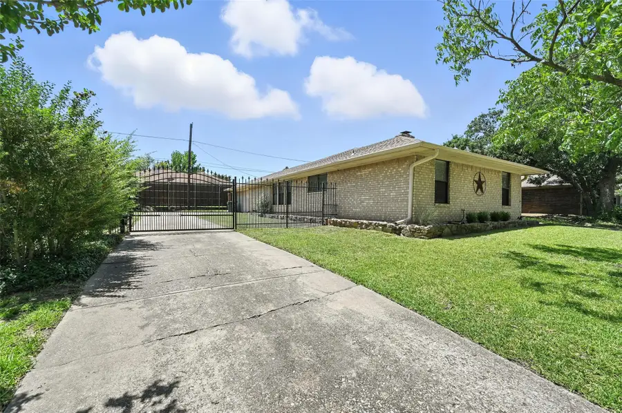 1504 Riviera Court, Arlington, TX 76012 - Image #3