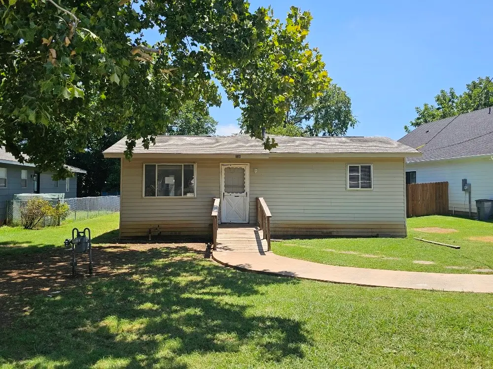 536 N Bryant Avenue, Midlothian, TX 76065 - Image #1