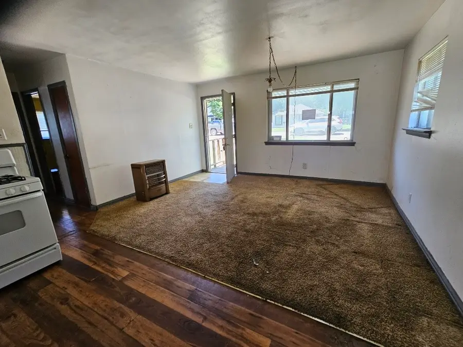 536 N Bryant Avenue, Midlothian, TX 76065 - Image #2