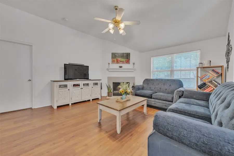 300 Elk Run Drive, Fort Worth, TX 76140 - Image #3