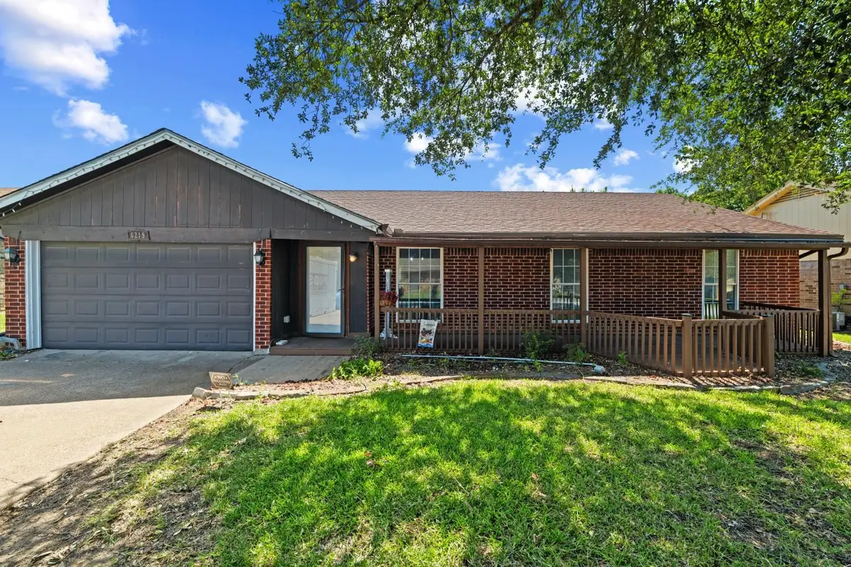 6219 Hott Springs Drive, Arlington, TX 76001 - Image #1