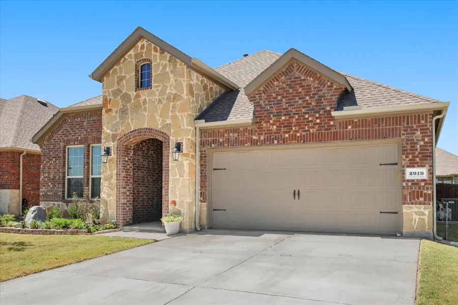 2919 Shetland Drive, Aubrey, TX 76227 - Image #2