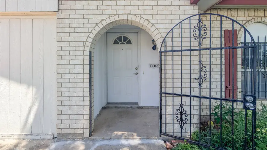 1107 Waverly Drive, Arlington, TX 76015 - Image #2