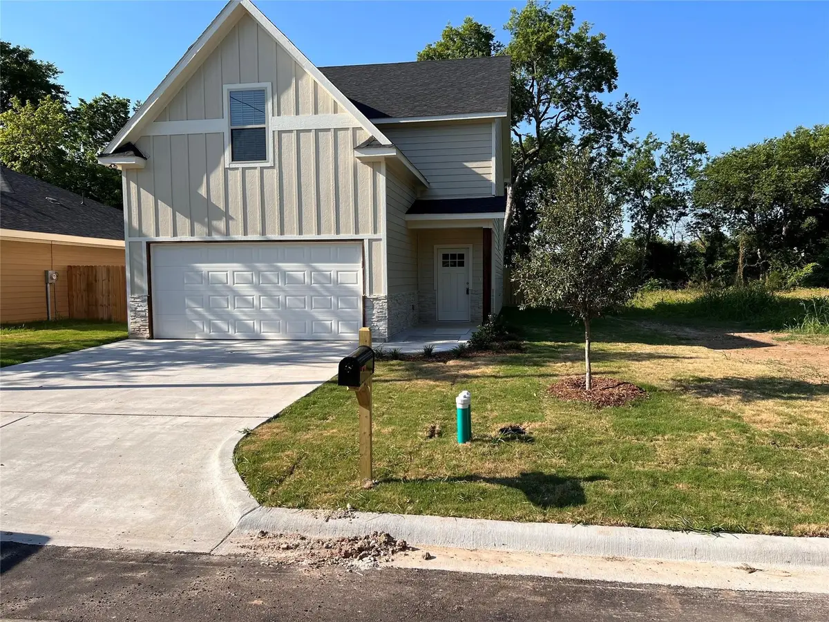 716 E 5th Street, Bonham, TX 75418 - Image #1