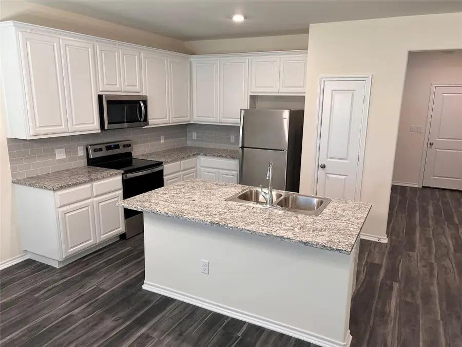 716 E 5th Street, Bonham, TX 75418 - Image #3